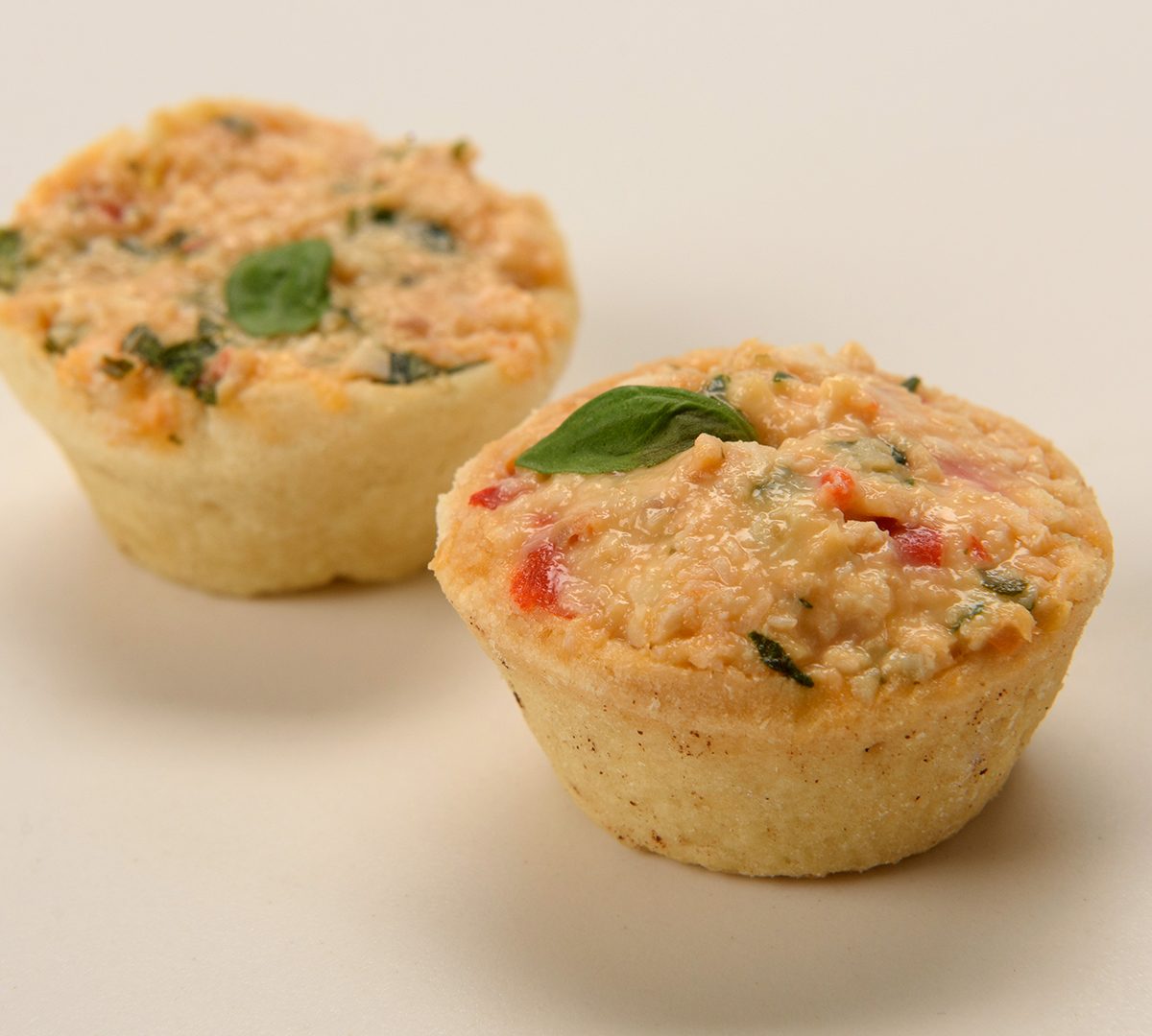 Canastita de pollo, albahaca y morrón - 16 unidades