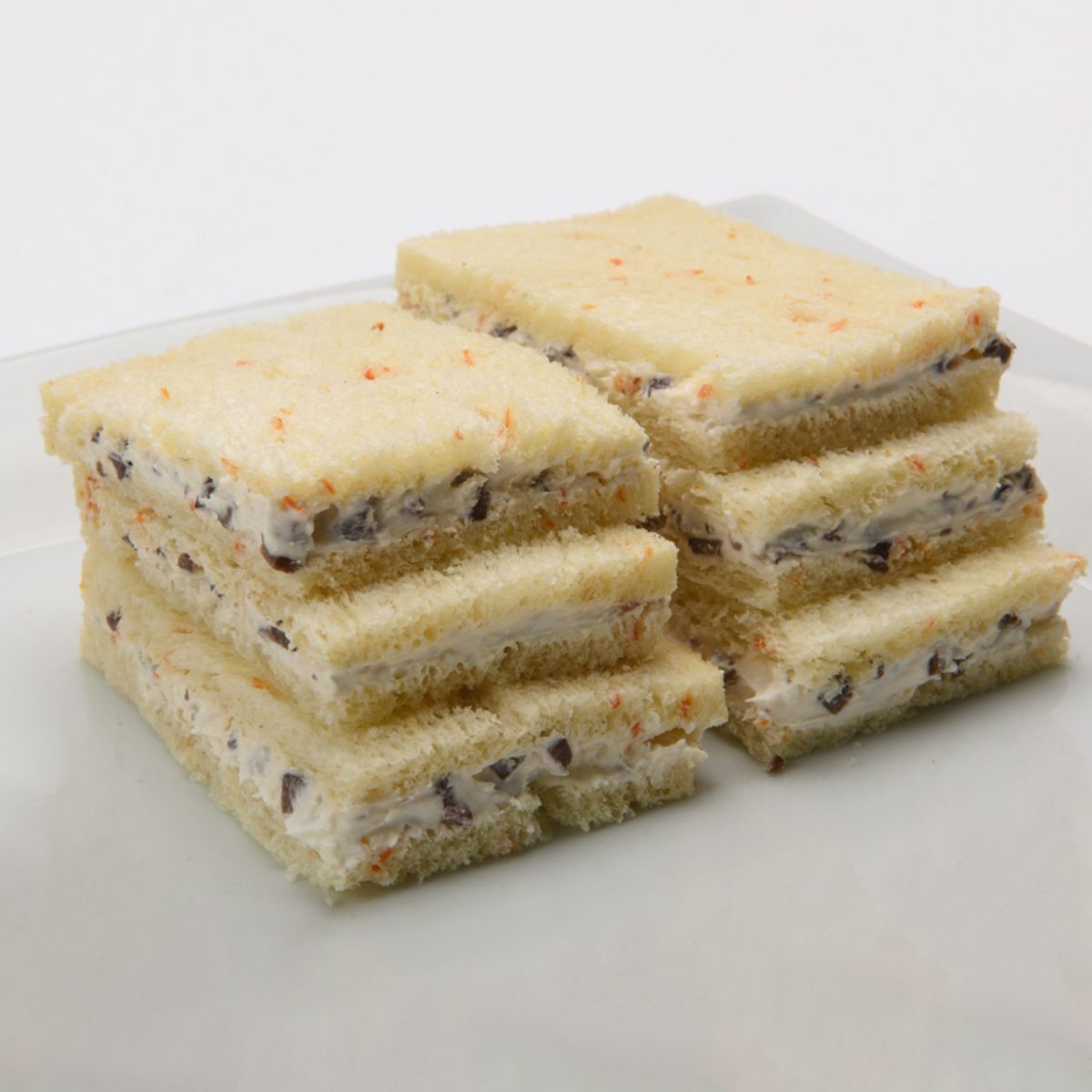 Sándwich Mousse de Queso y Olivas Negras en Pan de zanahoria (16 Uds.)