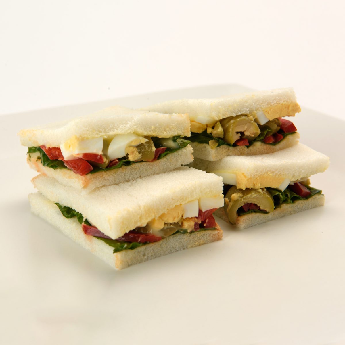 Sándwich de Morrón, Rúcula, Huevo y Aceitunas (16 Uds.)