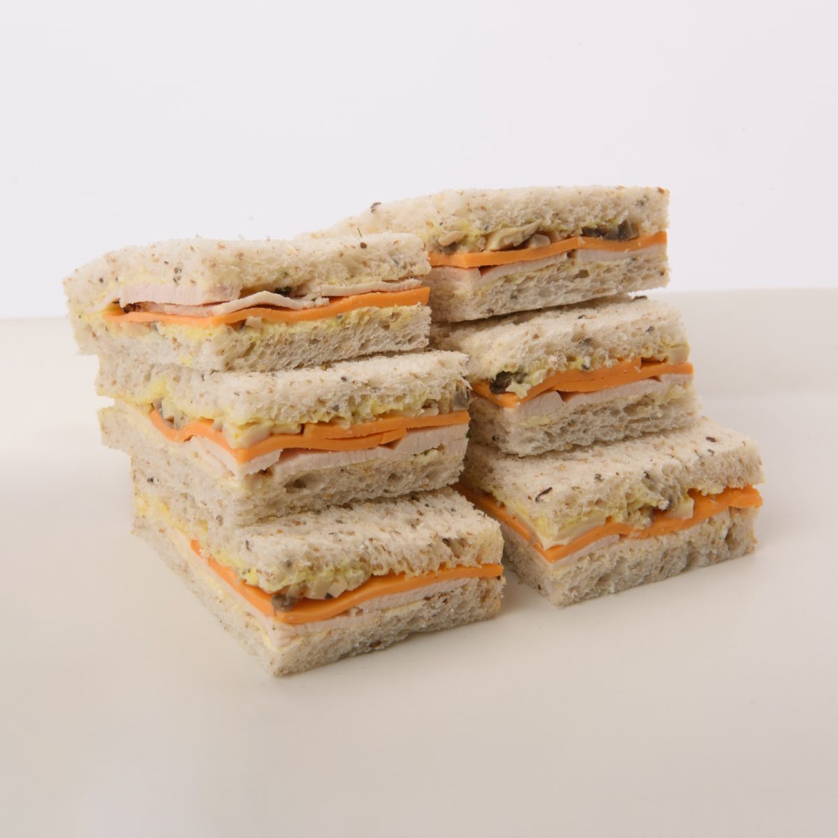 Sándwich de Pollo al Curry en Pan de Semillas (16 Uds.)