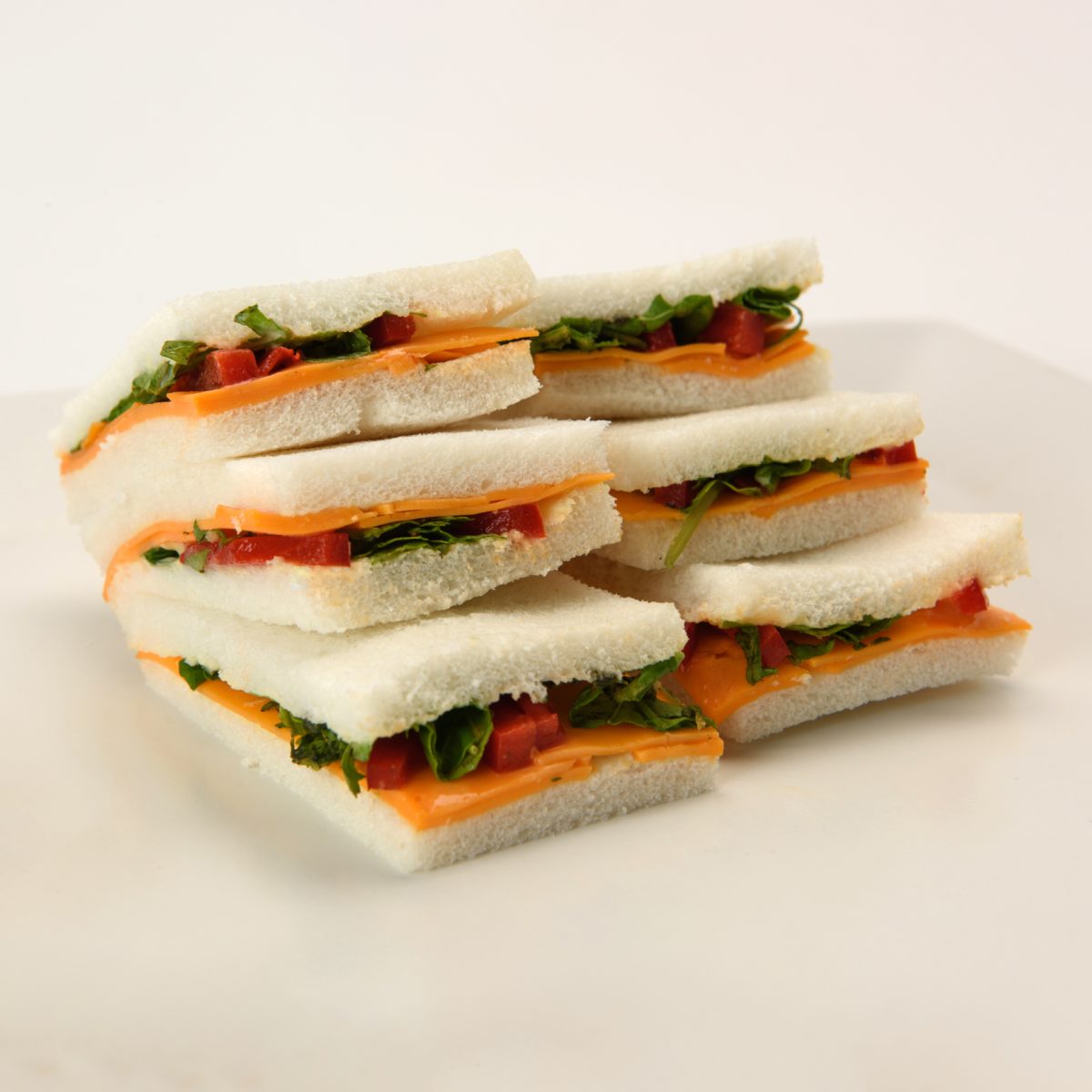 Sándwich de Queso Cheddar, Morrón y Rúcula (16 Uds.)