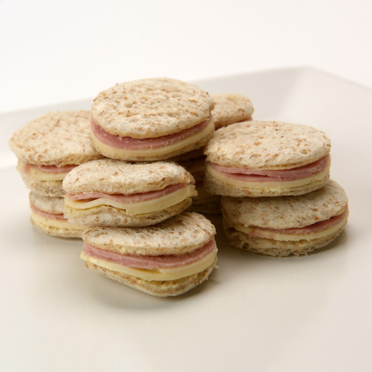 Sándwich Petit de Jamón y Queso en Pan Integral (18 Uds.)