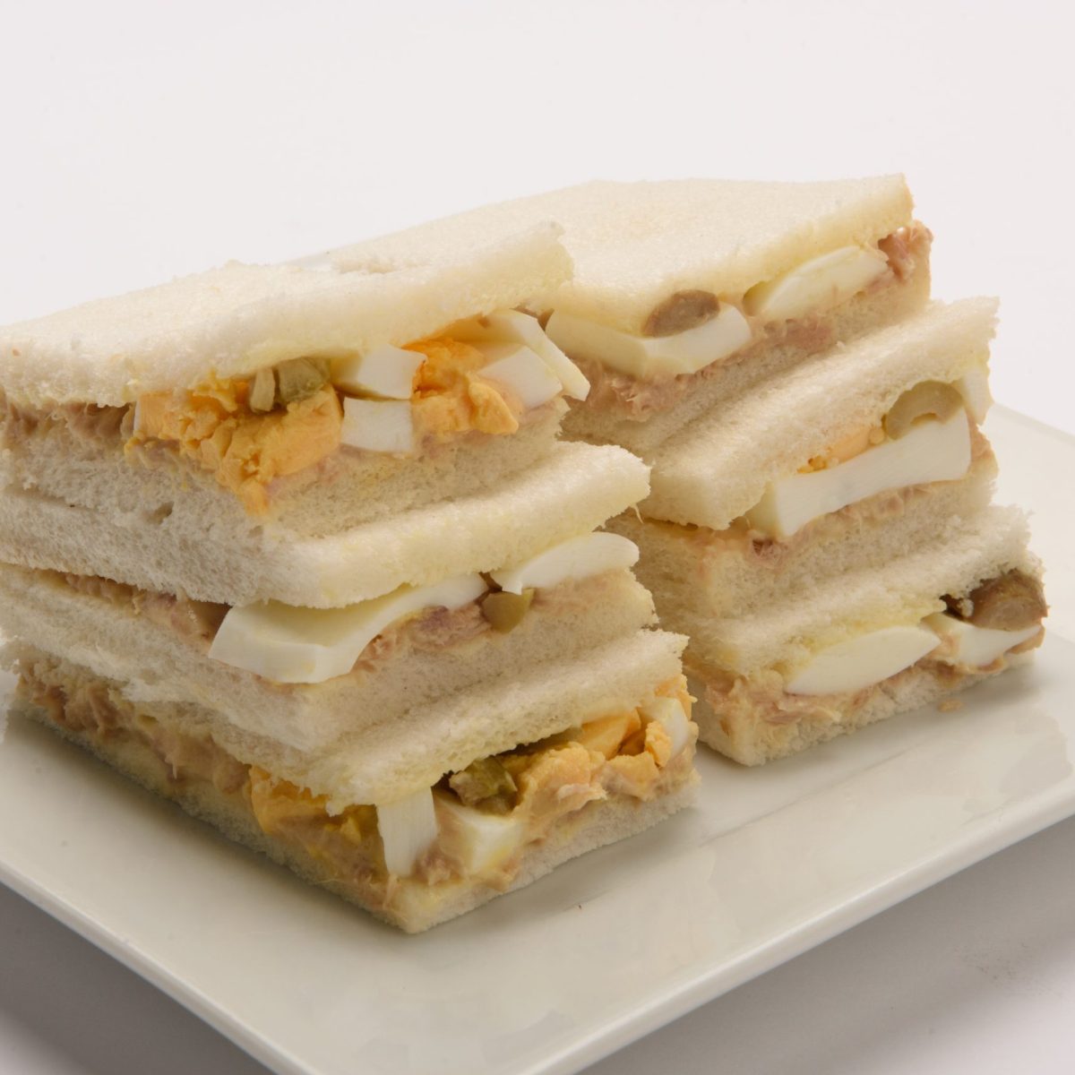 Sándwich de Atún, Huevo y Aceitunas (16 Uds.)