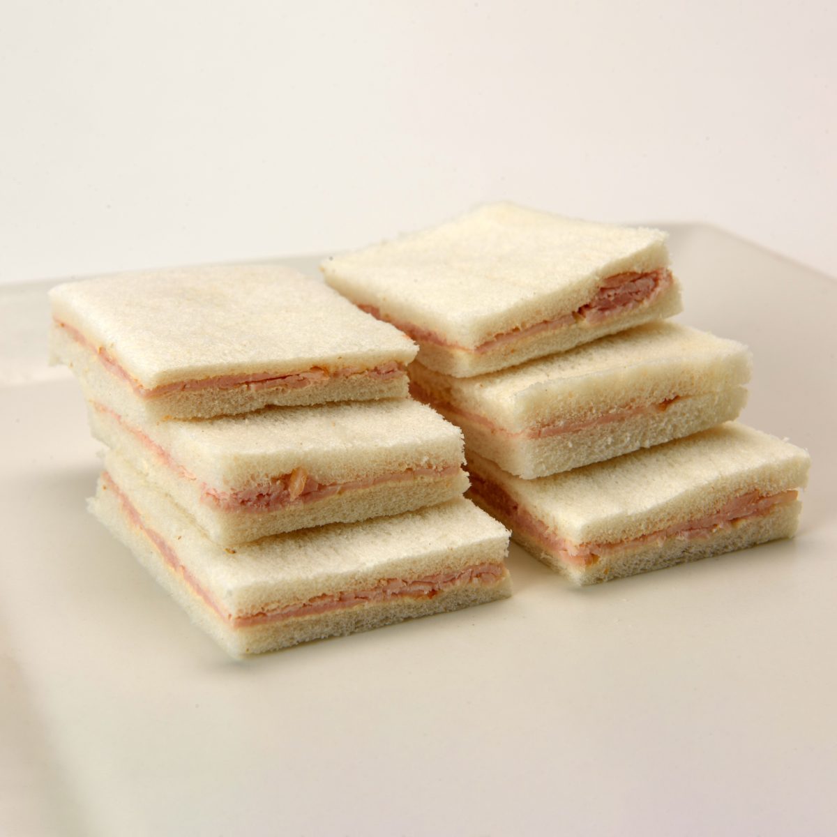 Sándwich de Lomito en Pan Blanco (16 Uds.)